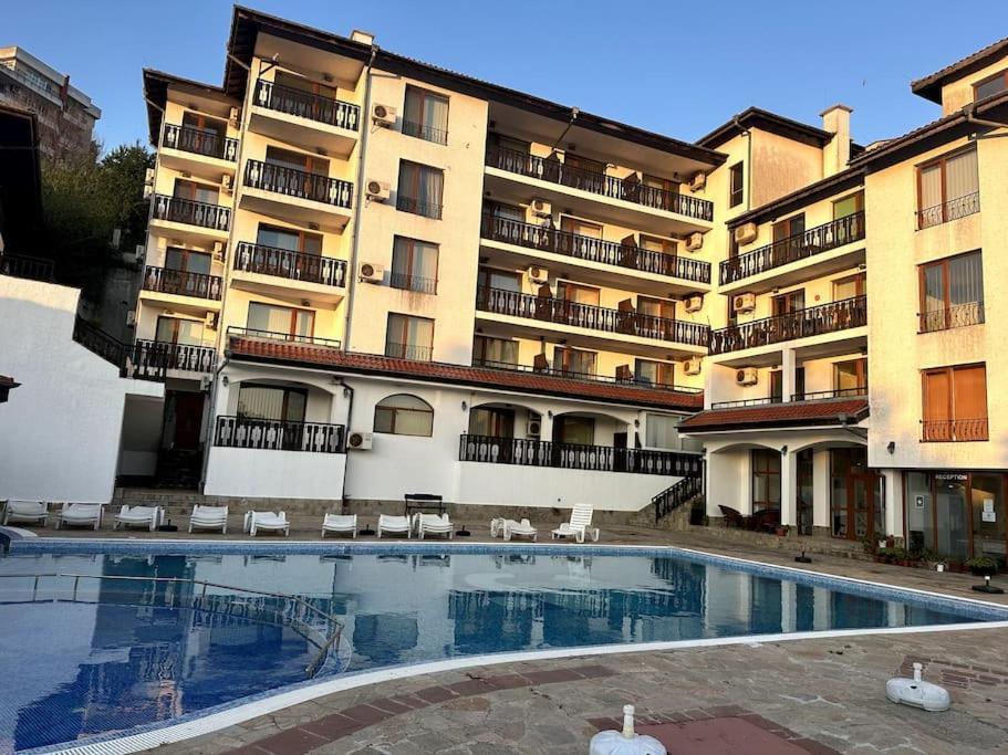 Spacious Fully Furnished Studio In Kavarna Apart Hotel Exterior photo