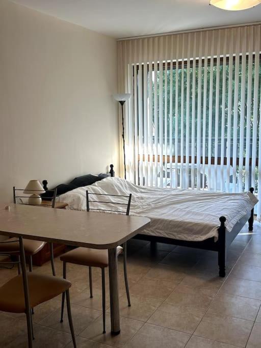 Spacious Fully Furnished Studio In Kavarna Apart Hotel Exterior photo